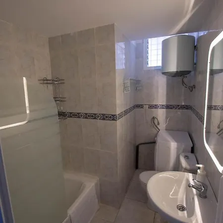 ¡Recién renovado! Apartamento con piscina Apartamento